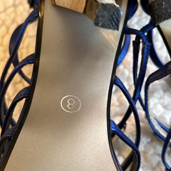 🌺 Two Lips Sexy Embellished Strappy 4” Heels Sz 8 - Picture 11 of 11